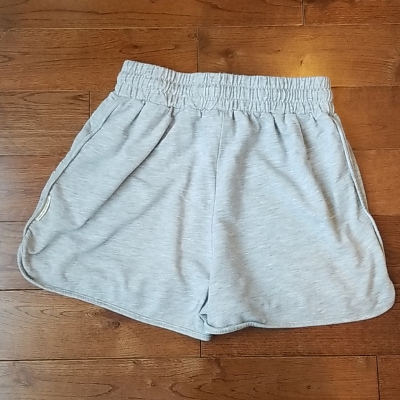 High Waist Jogging Shorts - Picture 3 of 4